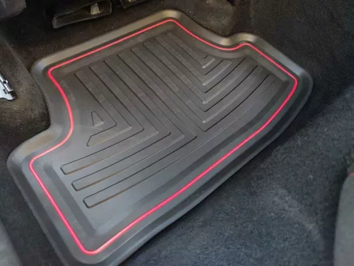 Volkswagen Golf (VII) ( 2012-2020 ) / Golf (VIII) ( 2019- ) / Seat Leon (III) (2012-2020) / Audi A3 (8V) ( 2012-2020 ) Geyer&Hosaja hochwandige Gummifußmatten