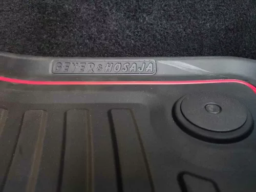 Volkswagen Golf (VII) ( 2012-2020 ) / Golf (VIII) ( 2019- ) / Seat Leon (III) (2012-2020) / Audi A3 (8V) ( 2012-2020 ) Geyer&Hosaja hochwandige Gummifußmatten