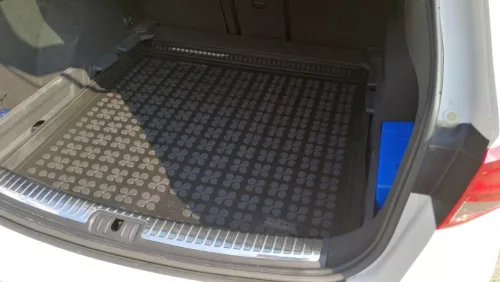 Seat Leon (III) Kombi (2012-2020) mit hohem Rand Rezaw-Plast