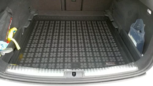 Seat Leon (III) Kombi (2012-2020) mit hohem Rand Rezaw-Plast